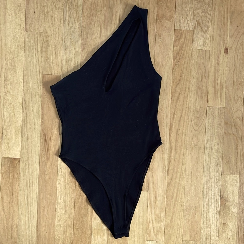 Zara Black Asymmetric One-Shoulder Bodysuit - Picture 2 of 11
